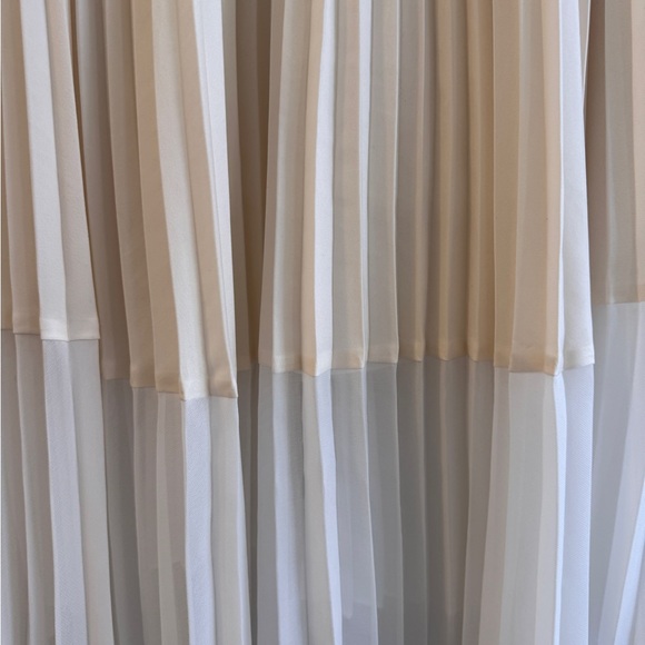 Club Monaco Cream and White A-Line Skirt, Size Small - Picture 6 of 6